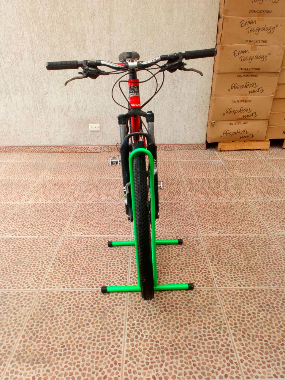 Base de piso portable para instalacion de bicicletas Base de piso portable para instalacion de bicicletas
